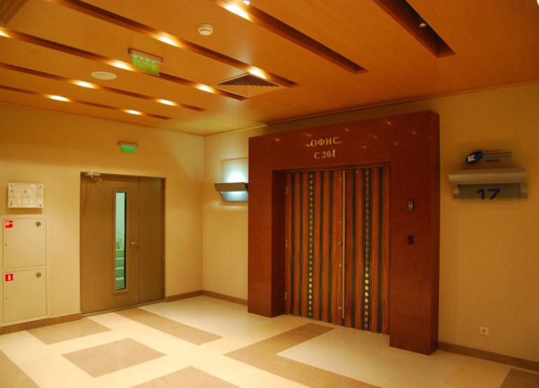Магистраль Плаза: Вид главного лифтового холла